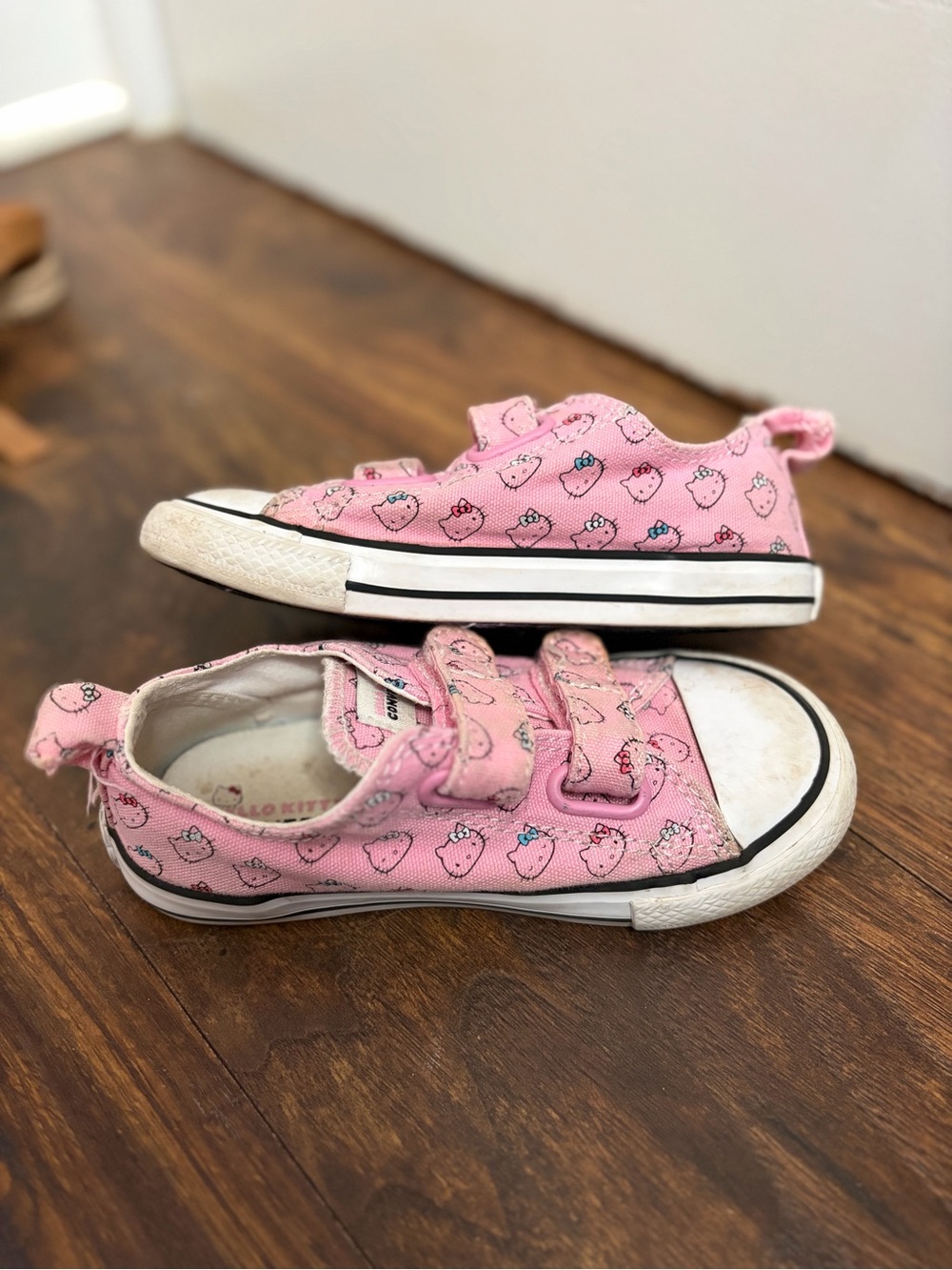 pink hello kitty Converse all-star sneakers 10c